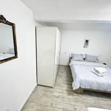 Temple 4 - Half Ground Level With Windows - Demisol