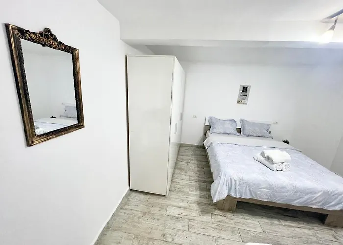 Temple 4 - Half Ground Level With Windows - Demisol